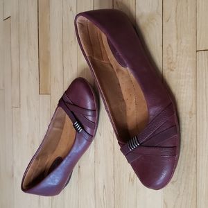 euro soft by Sofft Women's Burgundy Faux Leather Ballet Flats Size